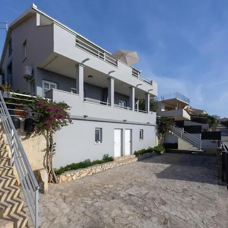 In Okrug Gornji With Sea View, Terrace, Air Conditioning, Wifi 5049-3 Τρογκίρ