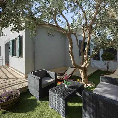 In Okrug Gornji With Sea View, Terrace, Air Conditioning, Wifi 5049-3 Τρογκίρ