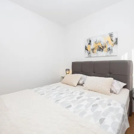 In Okrug Gornji With Sea View, Terrace, Air Conditioning, Wifi 5049-3 * Trogir