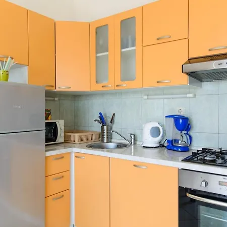 In Okrug Gornji With Sea View, Terrace, Air Conditioning, Wifi 5049-3 * 트로기르