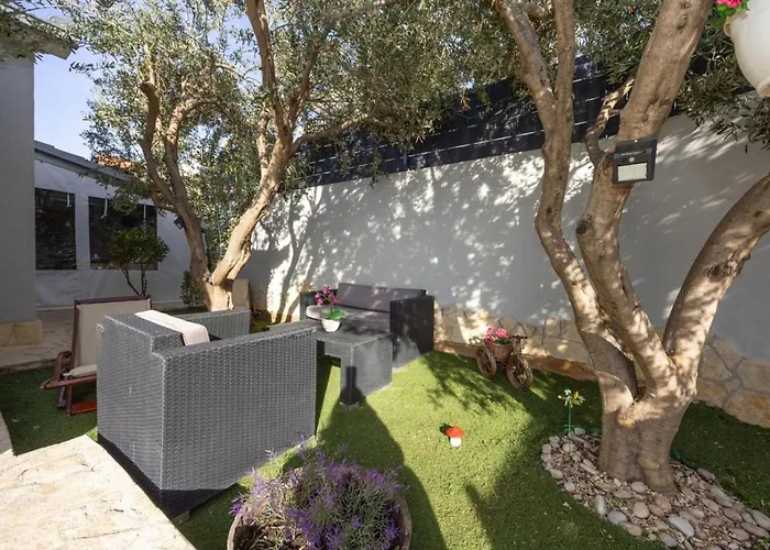 In Okrug Gornji With Sea View, Terrace, Air Conditioning, Wifi 5049-3 Trogir